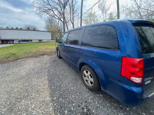 Photo 3 of 12 of 2011 Dodge Grand Caravan Mainstreet